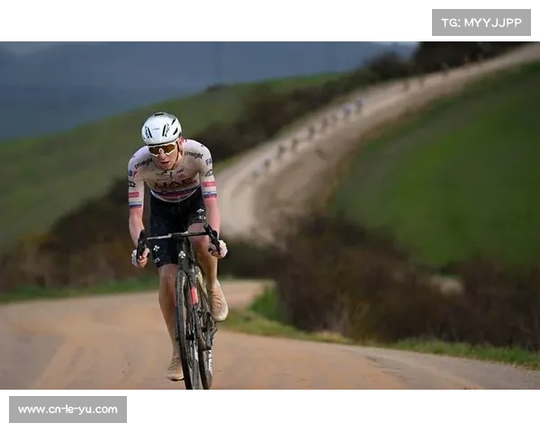 哈恩经典赛土路爬坡成白路赛预演,范吉尔斯与皮德科克阿登能力对决